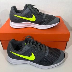 Nike Downshifter Boys Size 4.5 Youth Wide